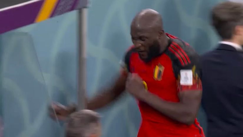 Lukaku nakon razočaravajuće partije slomio dio klupe za rezervne igrače