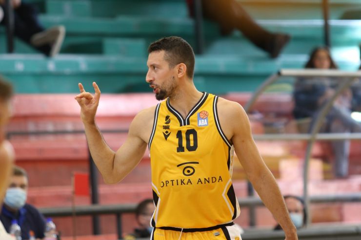 Ne želi da stane: Ukić igra 23. sezonu u karijeri, protiv Mornara slavi 38. rođendan
