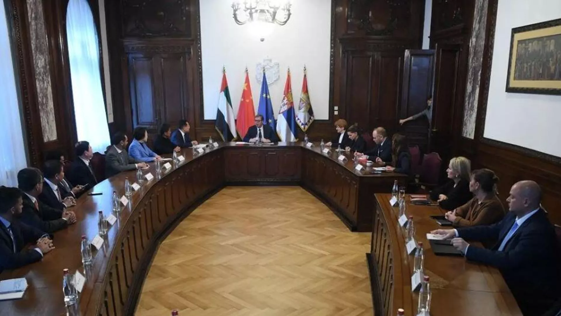 Vučić se sastao sa delegacijama kompanije Sinofarm i Instituta G42 iz Abu Dabija.
