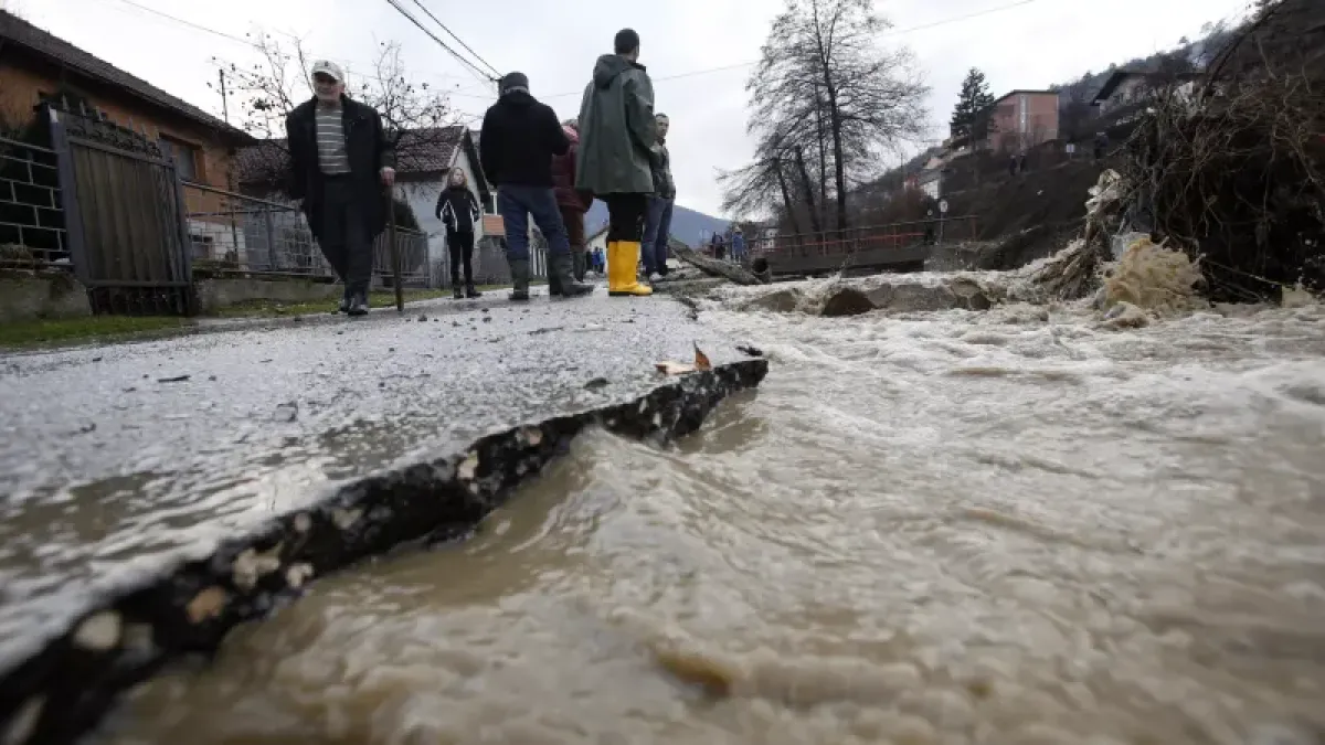 Upozorenje MUP-a: Očekuju se olujne vremenske nepogode, moguće i poplave