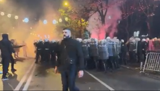 „Borba“ otkriva: Filip Kaluđerović, radnik Čistoće čiji otac i stric rade u MUP-u vrijeđa službenike policije! (VIDEO)