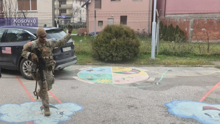 Pripadnici Kfora upali u dvorište vrtića u Leposaviću