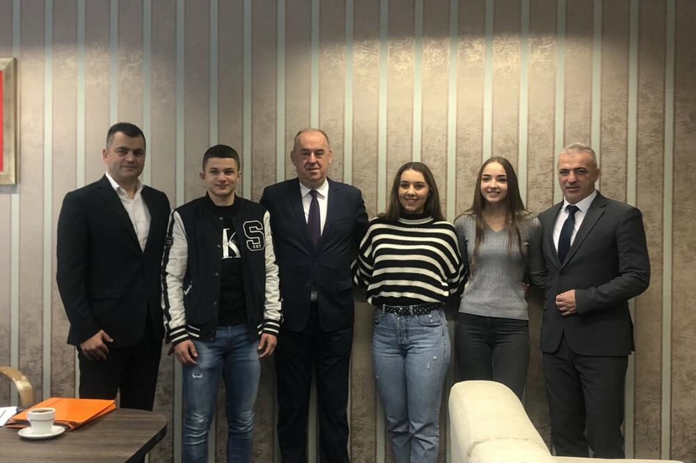 Lalošević sa mladim karate šampionima: Vašim uspjesima krojite siguran put za sve buduće mlade karatiste