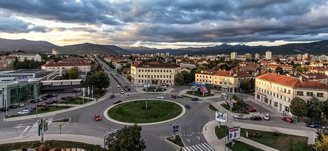 Trojica Nikšićanina prebili sugrađanina, slomili mu vilicu i rebra