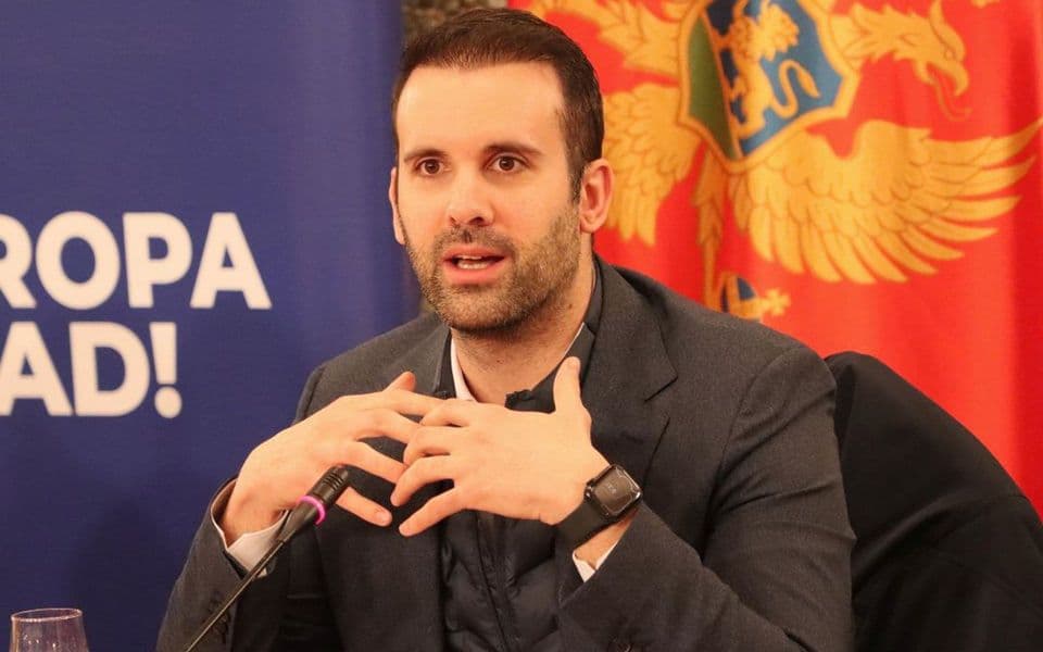 Vakultetlije iz M uda i pravi odlikaši u D molu
