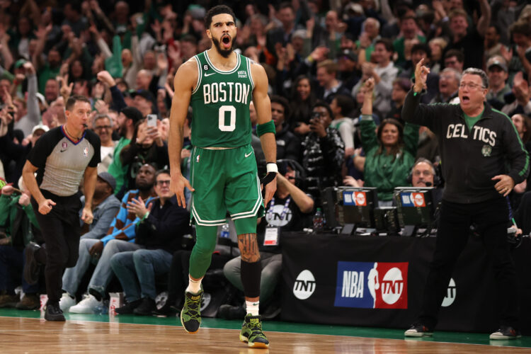 NBA: Traje velika serija Seltiksa, Stef Kari šutnuo 18 trojki!