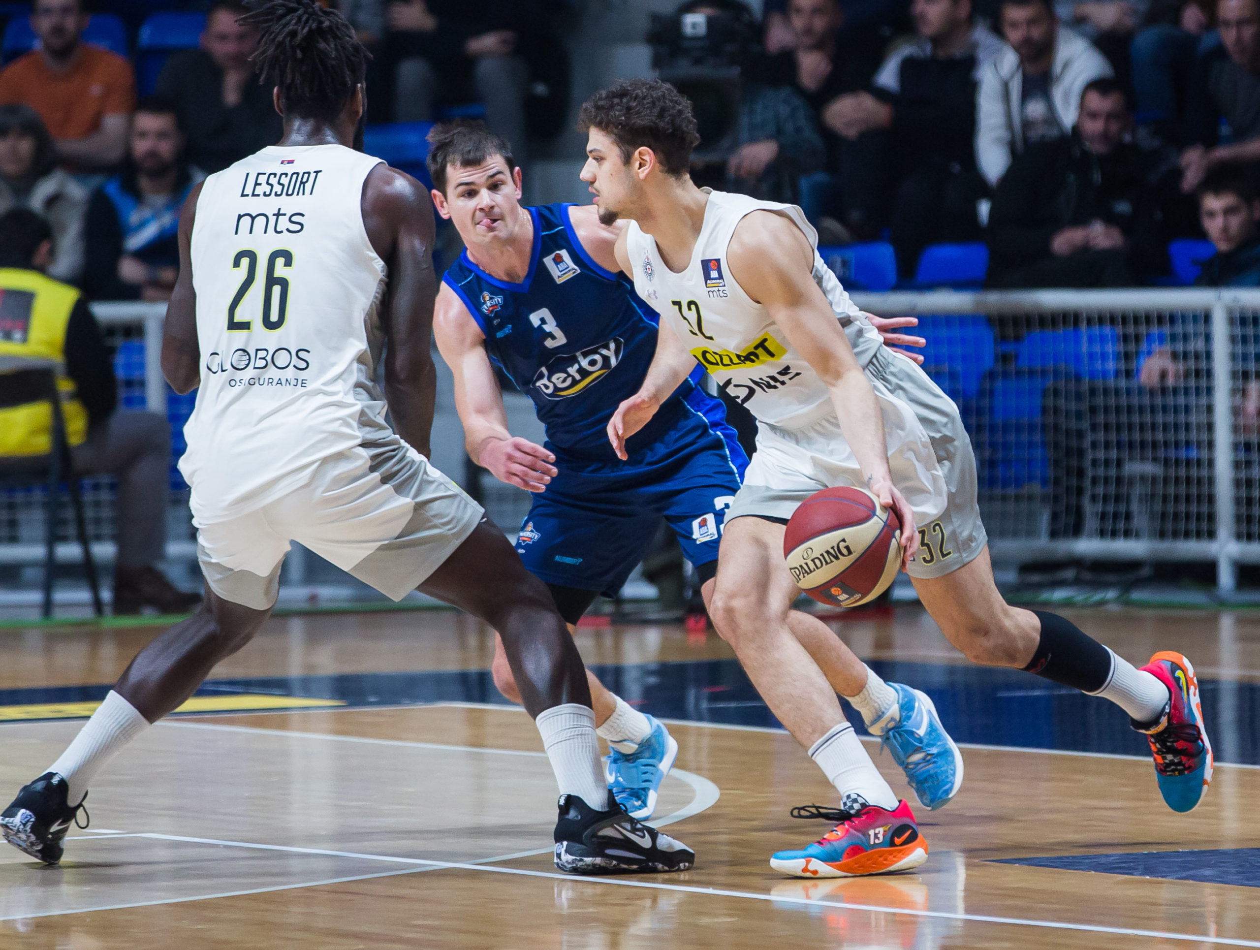 Partizan u Podgorici kao kod kuće: Grobari pozdravili Duška Vujoševića