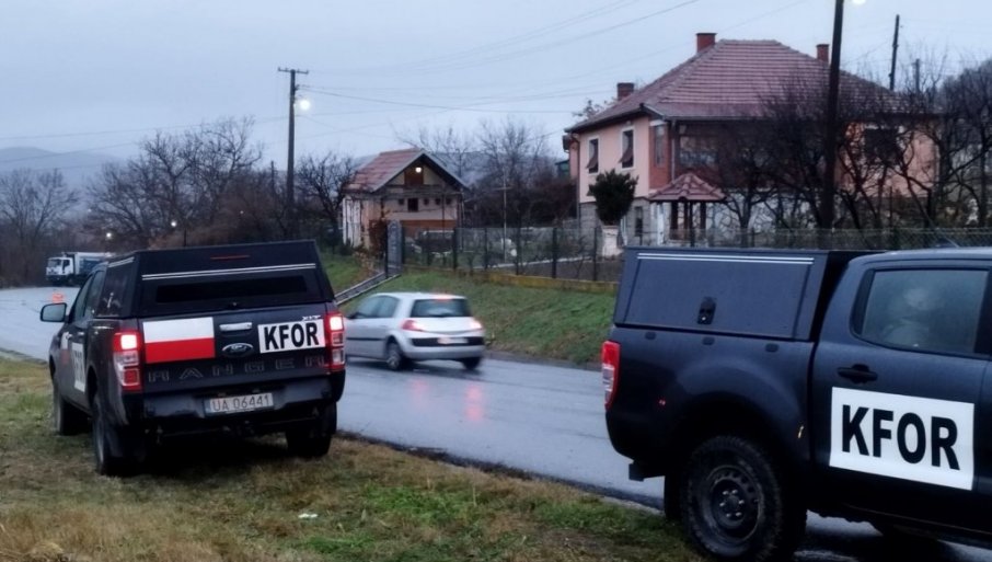 KFOR: Sprovodimo operacije uklanjanja vozila na putu na sjeveru KiM