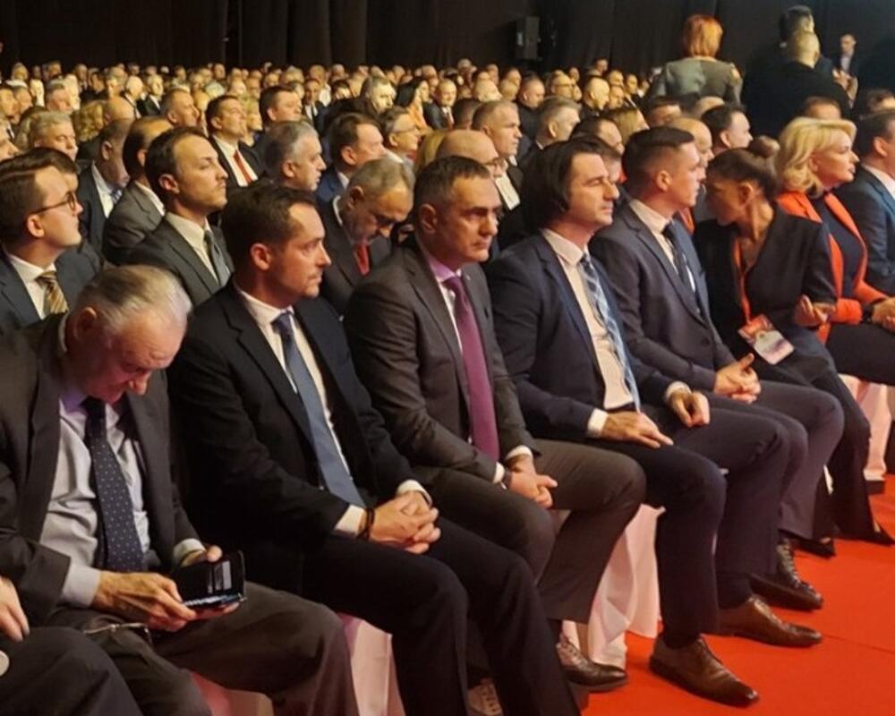 Damjanović i Kovač prisustvuju svečanoj akademiji povodom Dana Republike Srpske