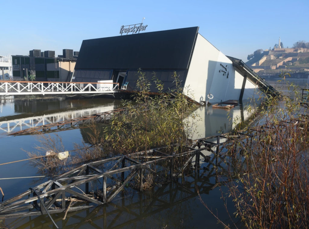 Tri osobe uhapšene zbog incidenta na splavu „Fristajler“