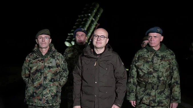 Ministar Vučević i general Mojsilović u novogodišnjoj noći obišli pripadnike 250. raketne brigade