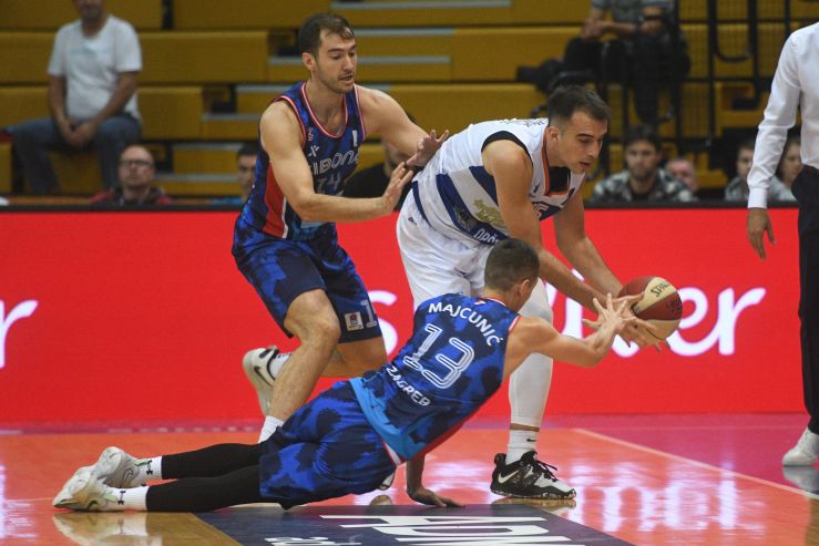 Mornar satjeran uza zid: Cibona mora pasti