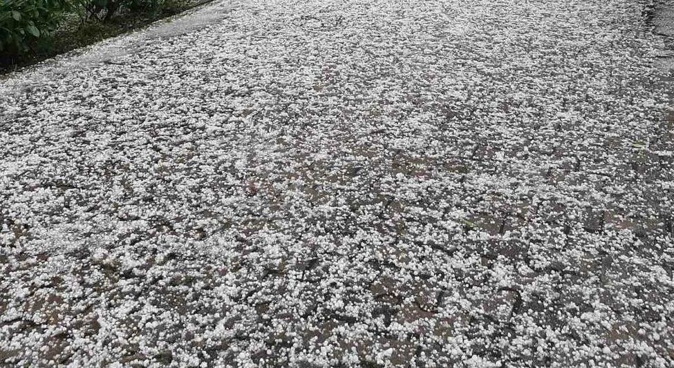 Grad veličine lješnika pogodio Budvu