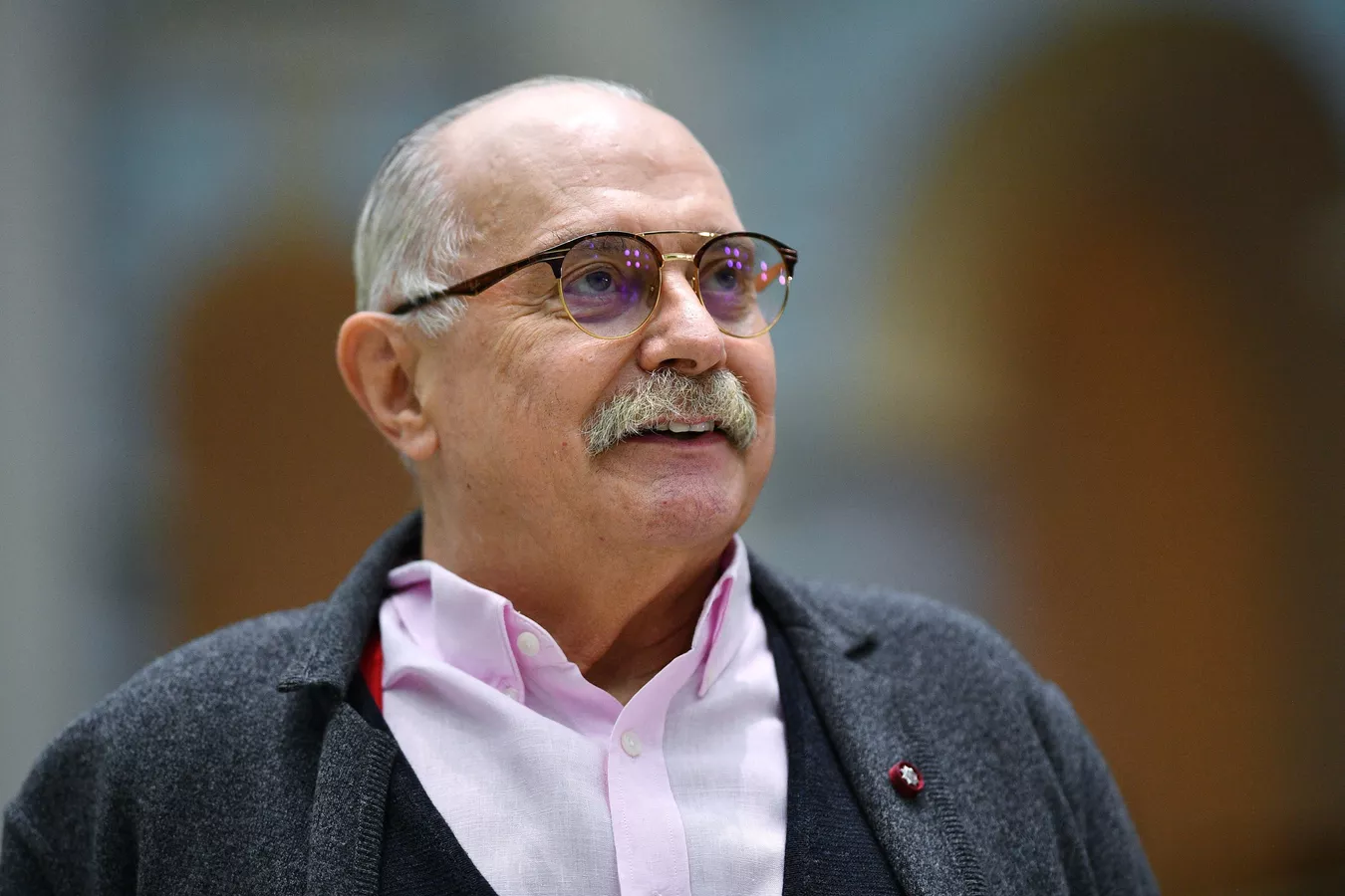 Mihalkov izašao iz bolnice: Čim su me ljekari otpustili, znači da su mirni