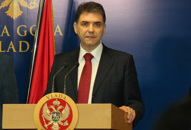 Godina prođe, Ivanović još na čekanju kod SDT-a
