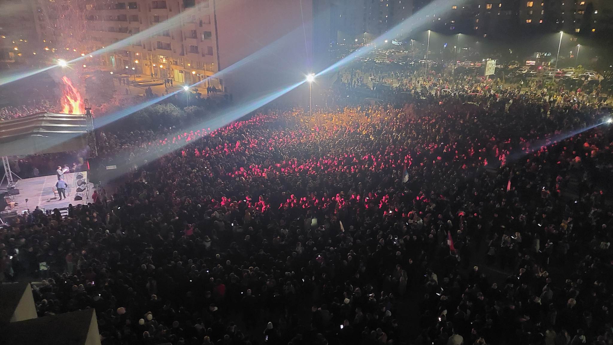 Badnje veče: Na hiljade vjernika ispred Sabornog hrama u Podgorici (FOTO/VIDEO)