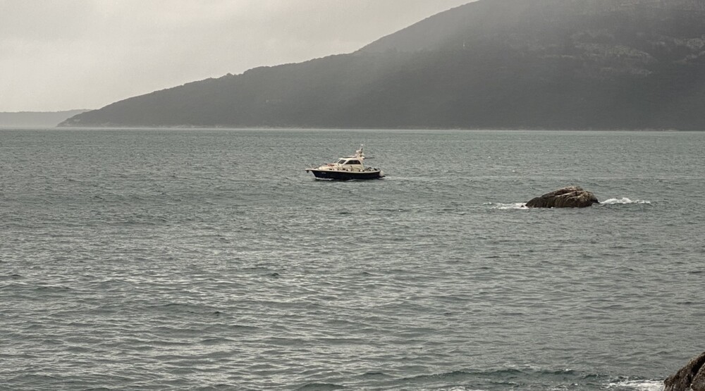 Herceg Novi: Loše vrijeme ne dozvoljava nastavak potrage za nestalim dječakom; Stiže helikopter iz Italije