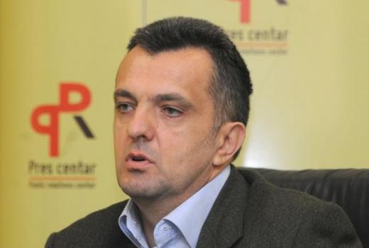 NISKI UDARCI U JAVNOM PROSTORU