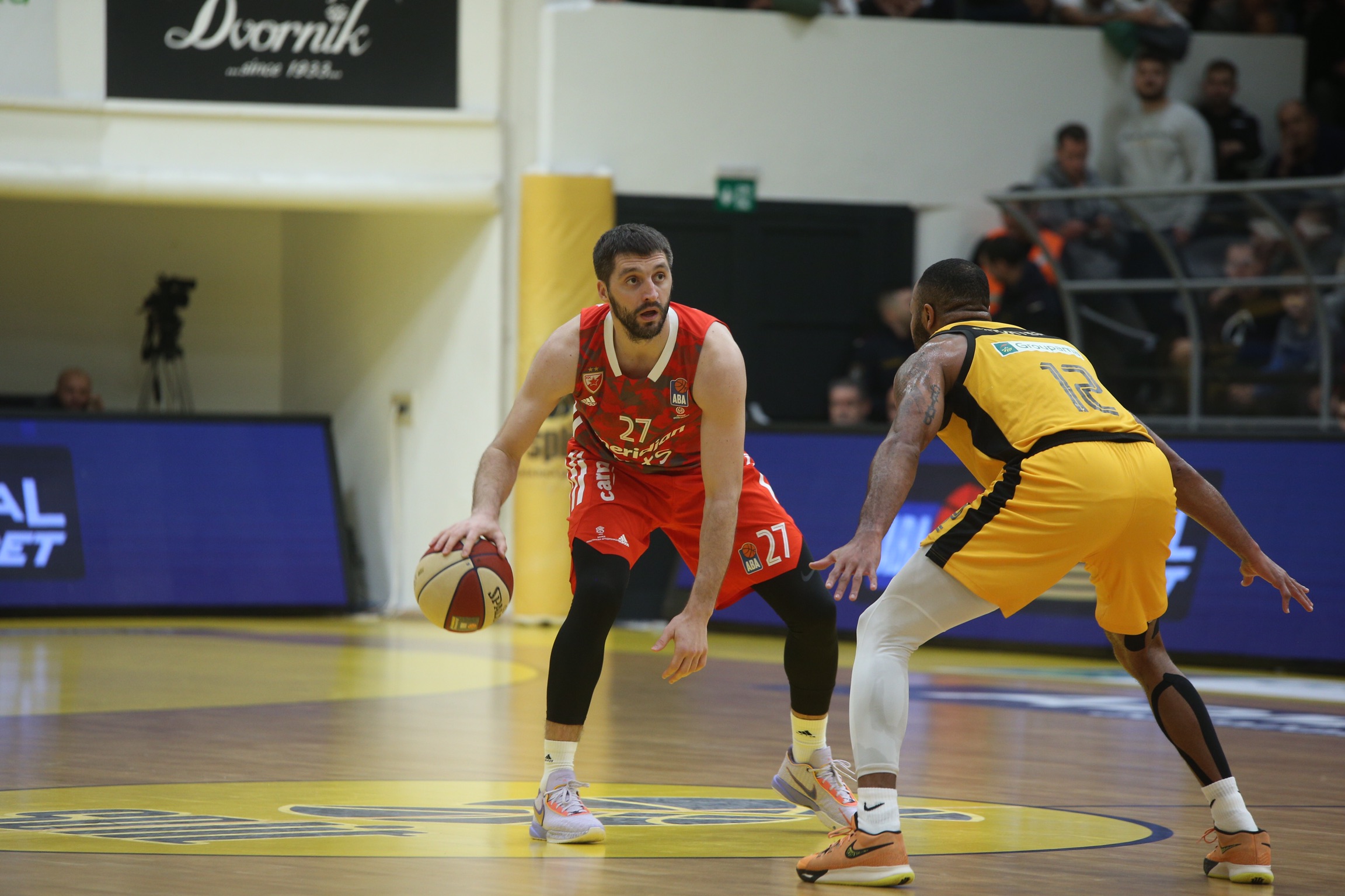 Zvezda slavila u Splitu, navijači skandirali Ivanoviću