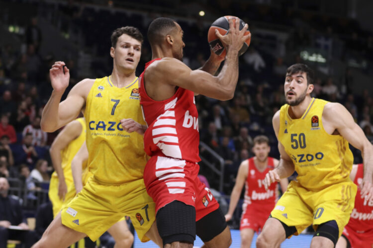 Dvojica košarkaša Olimpijakosa opljačkana u Atini
