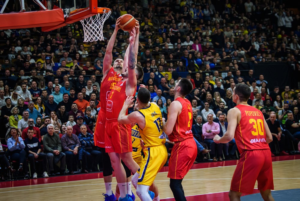 Crna Gora poražena ali je i dalje bliža Mundobasketu od BiH