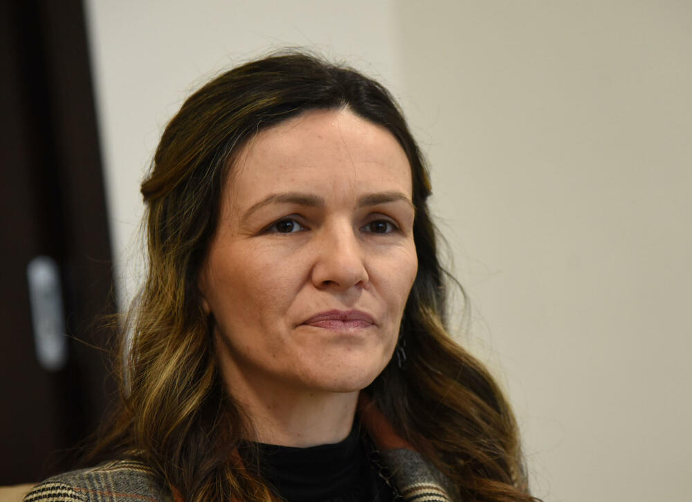 Bojana Ćirović vodi hajku protiv bivše ministarke Vesne Bratić zbog 300.000, a sama oštetila državu za 7 miliona evra?