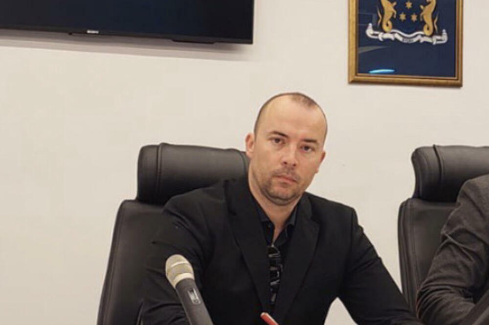 Kaženegra se izvinio porodicama Brnović i Peković zbog incidenta u gradskoj kafani hotela „Mogren“