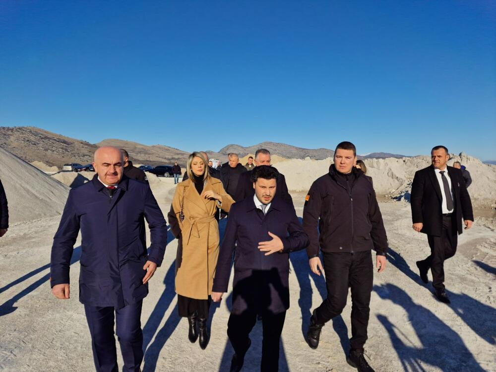 Abazović: Sravnićemo sa zemljom sve nelegalne objekte širom Crne Gore i stati na kraj građevinskoj mafiji