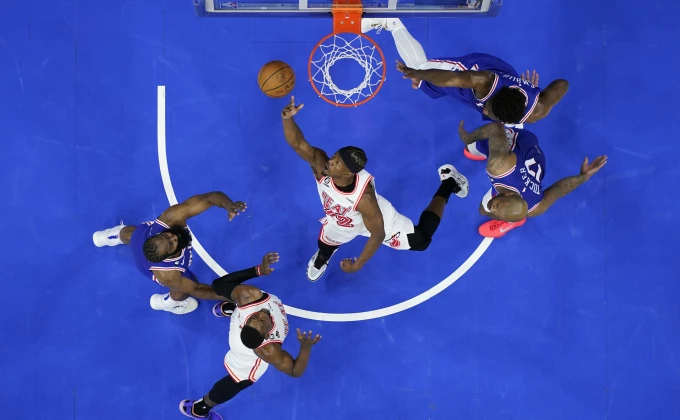 NBA: Batlerova akrobacija i čudesni koš, Boston predao palicu Jokiću!