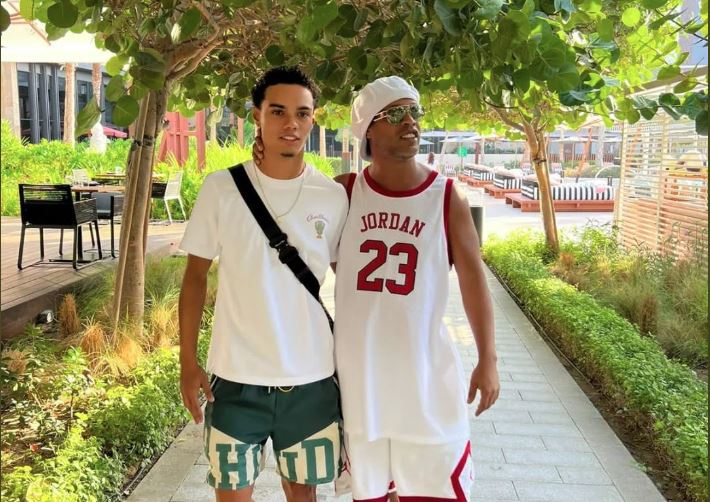 Ronaldinjov sin potpisuje za Barselonu