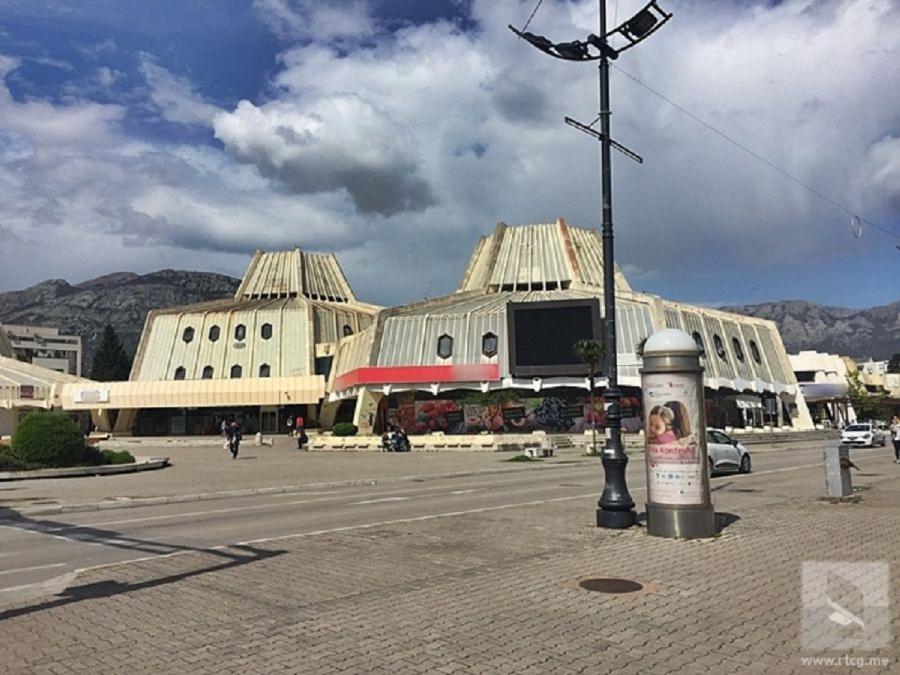 Bar: Vozilo naletjelo na ženu