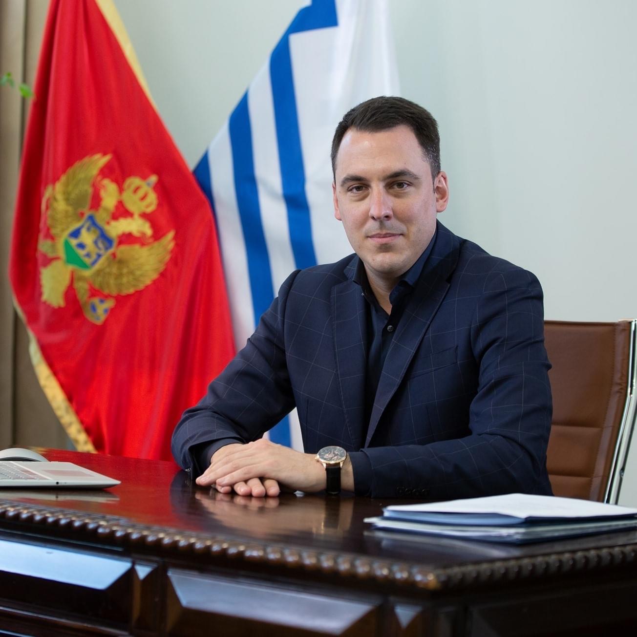 POTPRESJEDNIK MILA ĐUKANOVIĆA DOŠAO DA RUŠI VUČIĆA: On lično urla „Pumpaj“