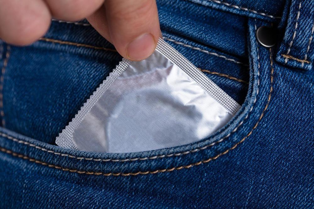 Skinuli kondom bez prestanka partnerki, pa optuženi za silovanje