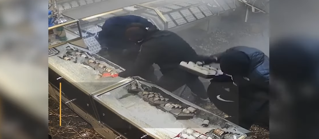 Objavljen snimak filmske krađe pet kilograma zlata (VIDEO)