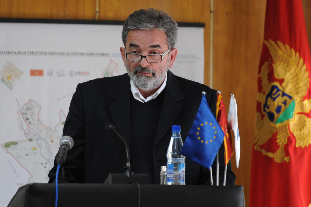 Savović: Zaustaviti pljačku građana Crne Gore koju preko Prve banke sprovodi porodica Đukanović!