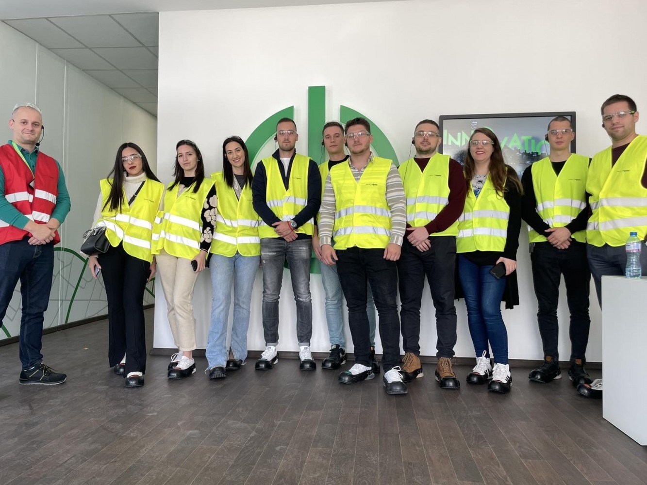 Pobjednici studentskog takmičenja SmartUp posjetili fabriku kompanije Schneider Electric