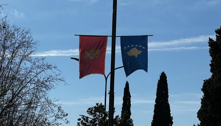 Crnogorske plime: Dok se Albanci igraju na plaži, Srbi se dave!