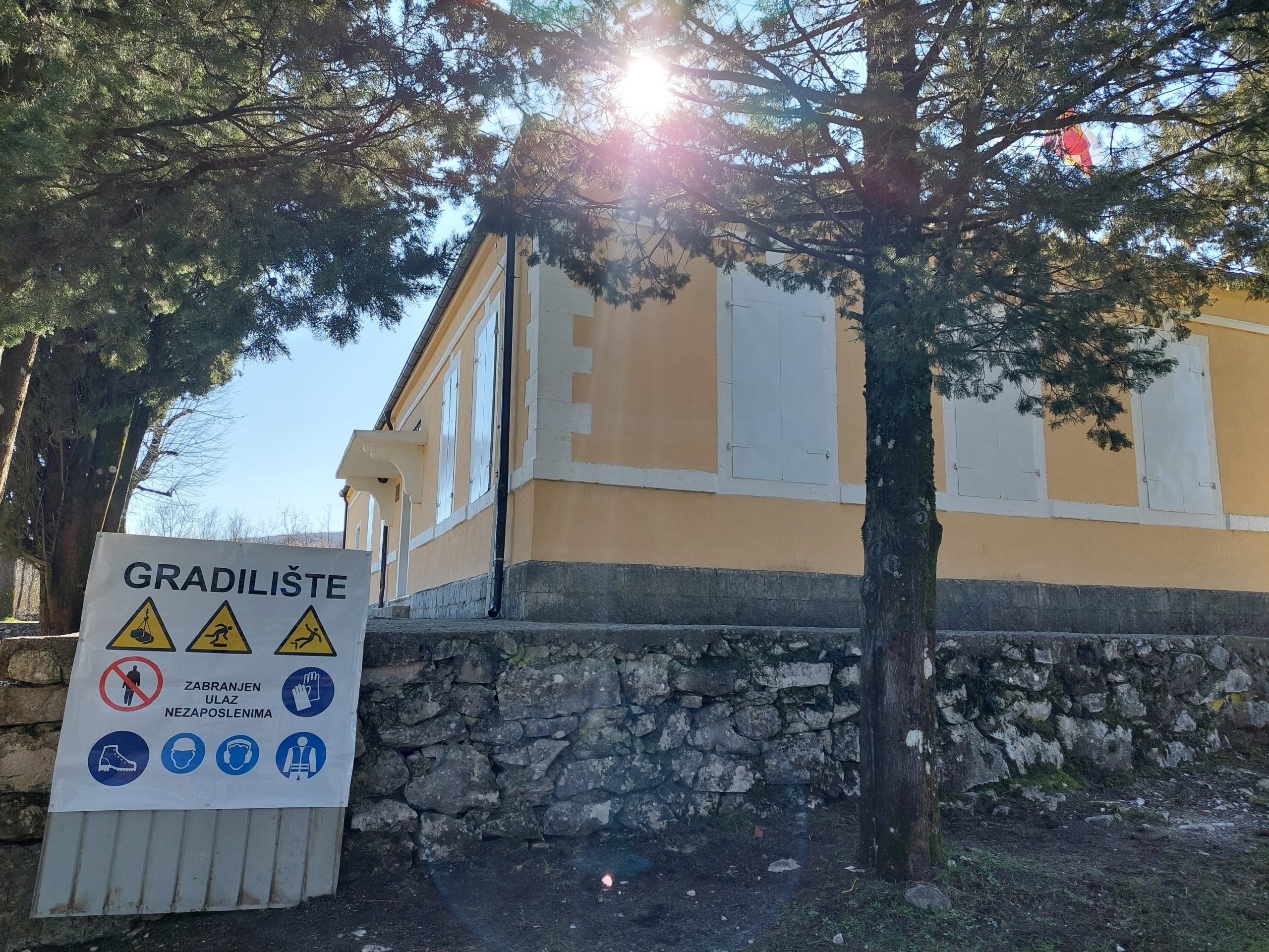 Započelo renoviranje OŠ Branko Radulović u Komanima