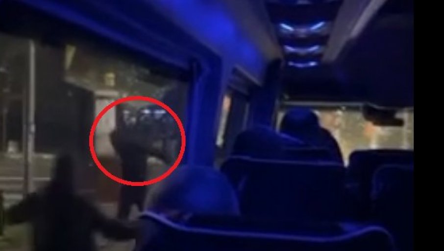 Novi napad na srpsku djecu u BiH: Kamenovan autobus juniora KMF Radnik iz Bijeljine