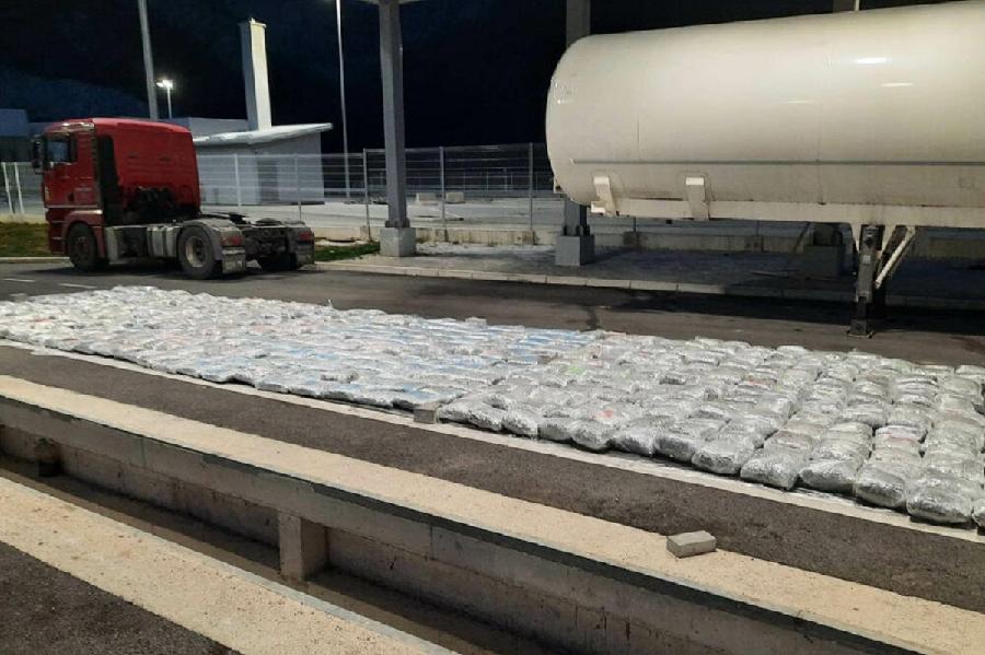 Preko Crne Gore u martu prošlo 850 kg marihuane, drogu otkrile policije susjednih država