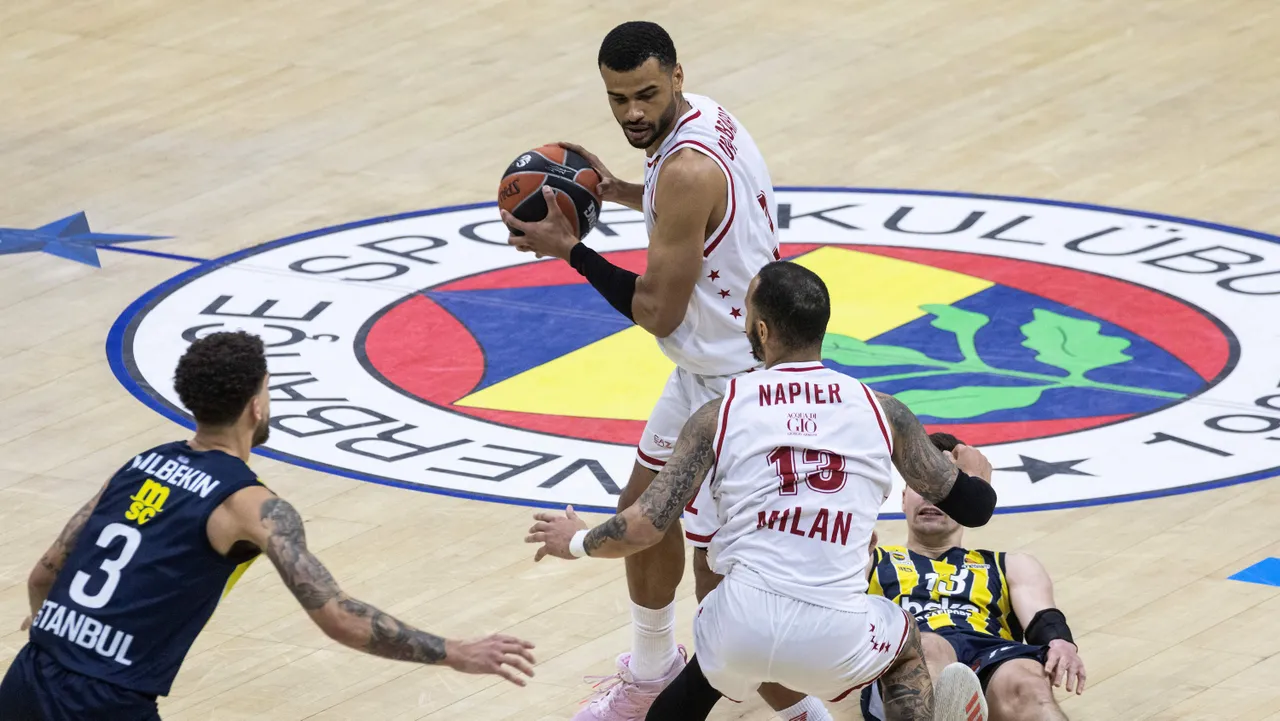 Fenerbahče poražen od Armanija: Milanezi dvije pobjede od plej-ofa