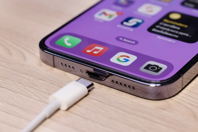 Apple fanovi nezadovoljni: Evo zašto se iPhone puni sporije