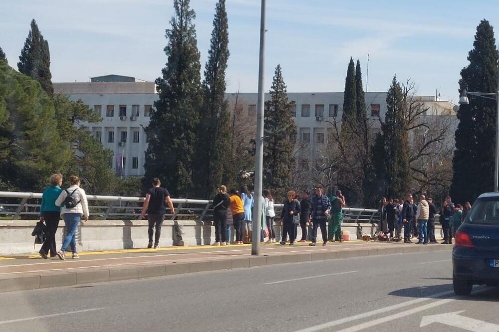 Baka sa unukom u naručju skočila u Moraču: Građani spasili bebu iz vode, žena se utopila!