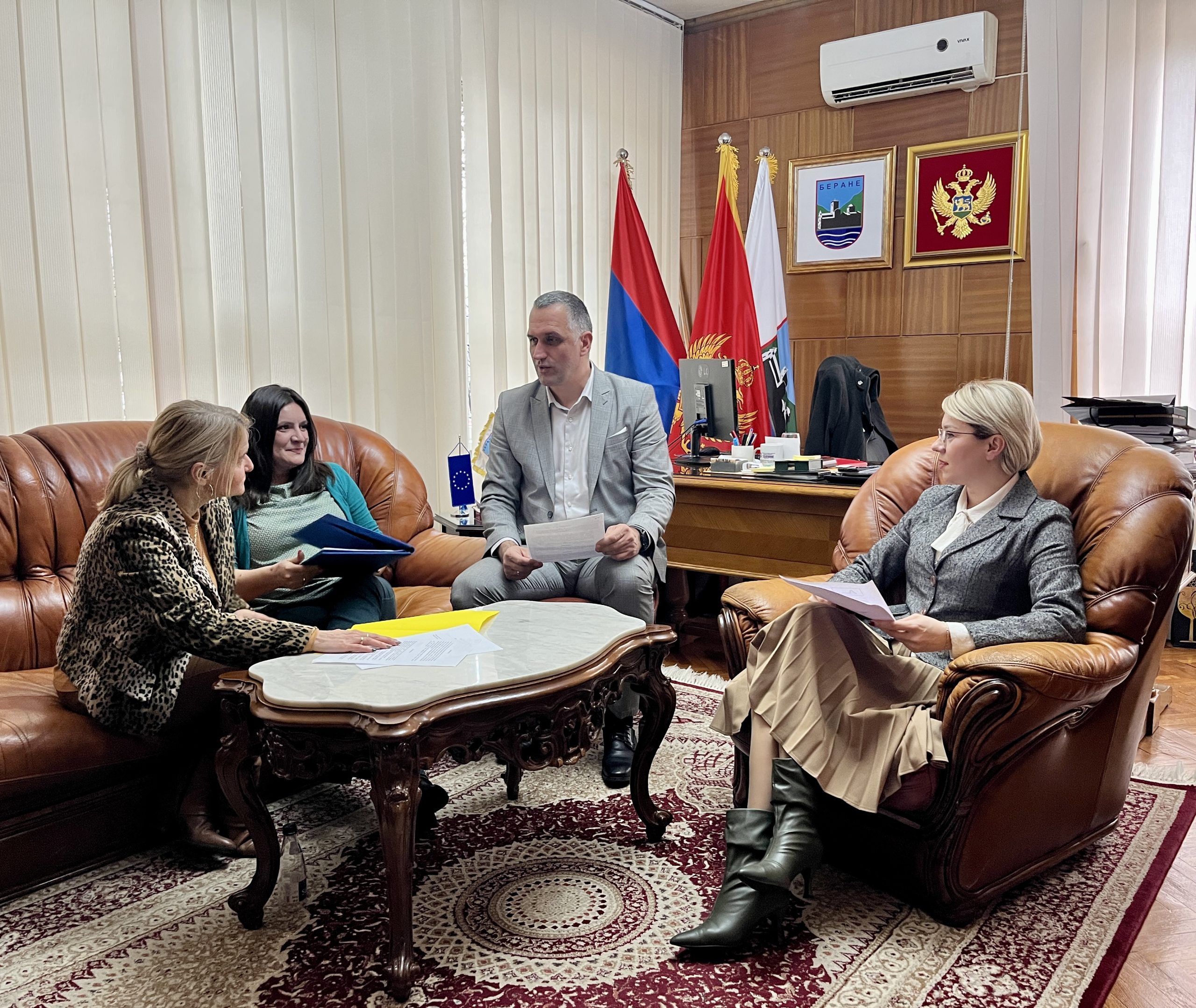 Todorović sa poslanicama o realizaciji važnih infrastrukturnih projekata u Beranama