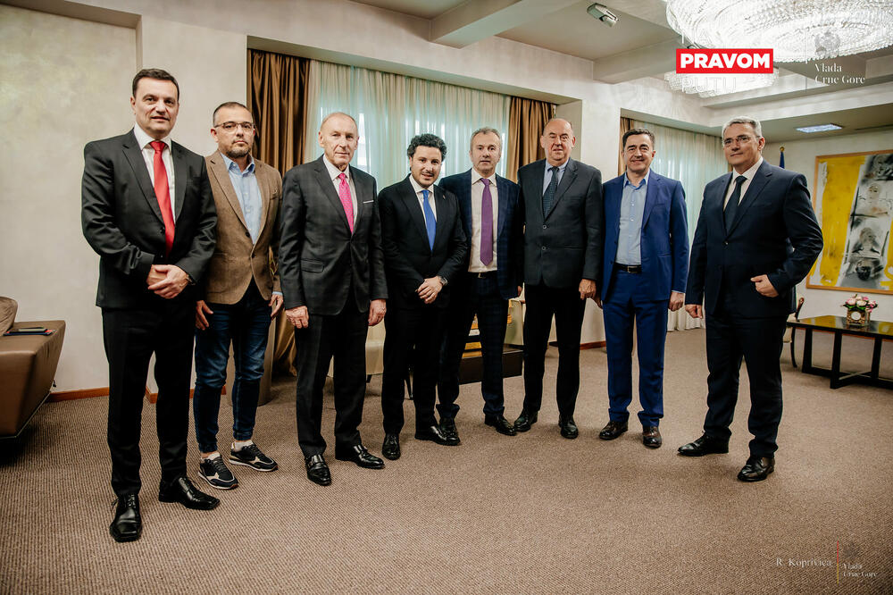 Abazović ugostio Džajića i Savićevića: Da se i Srbija i Crna Gora nađu na Evropskom prvenstvu