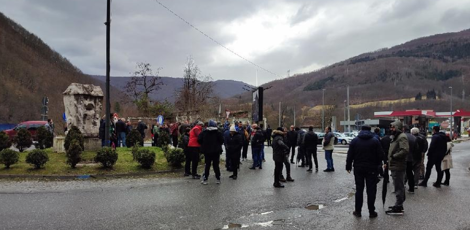 Blokada na Ribarevinama i danas, nadležni ne reaguju