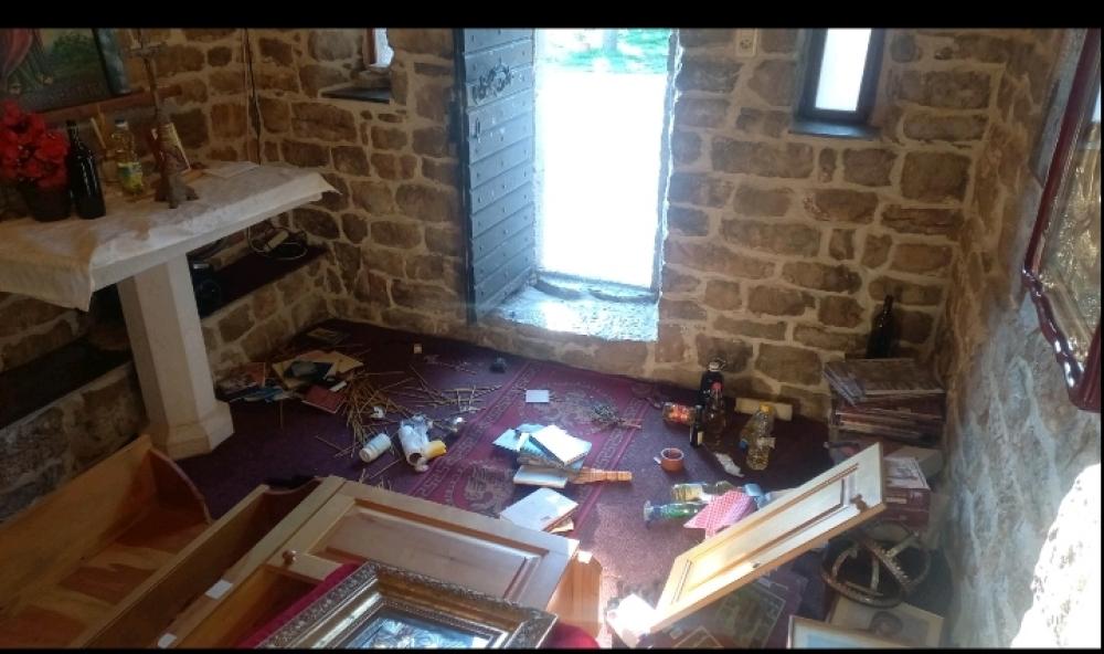 Zadužbina kralja Milutina Nemanjića obijena u Sutomoru: Vandali demolirali unutrašnjost crkve Svete Petke!