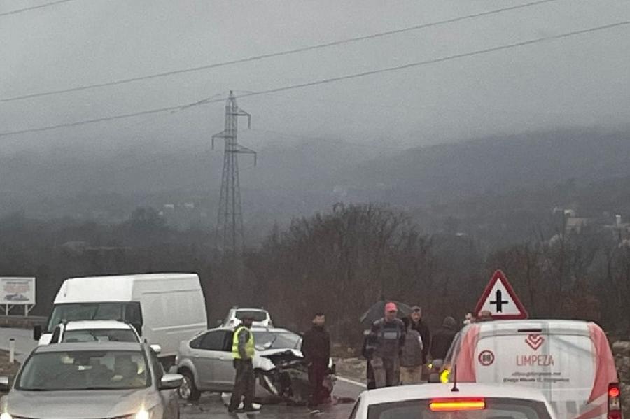 Nezgoda na Barutani: Automobilom udario u stijenu, povrijeđena jedna osoba