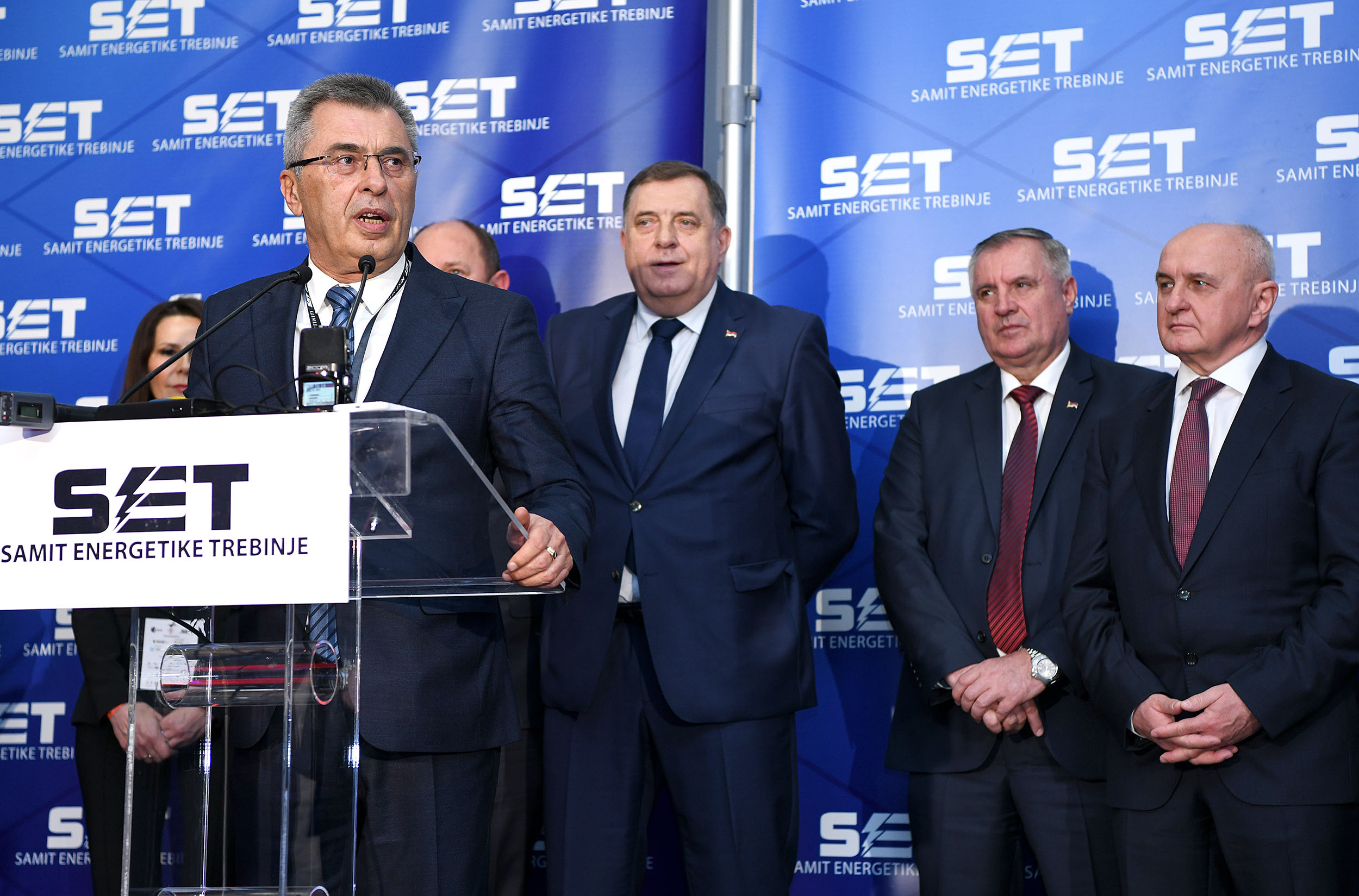 Đukanović: Strategija je jasna – što više izvora zelene energije