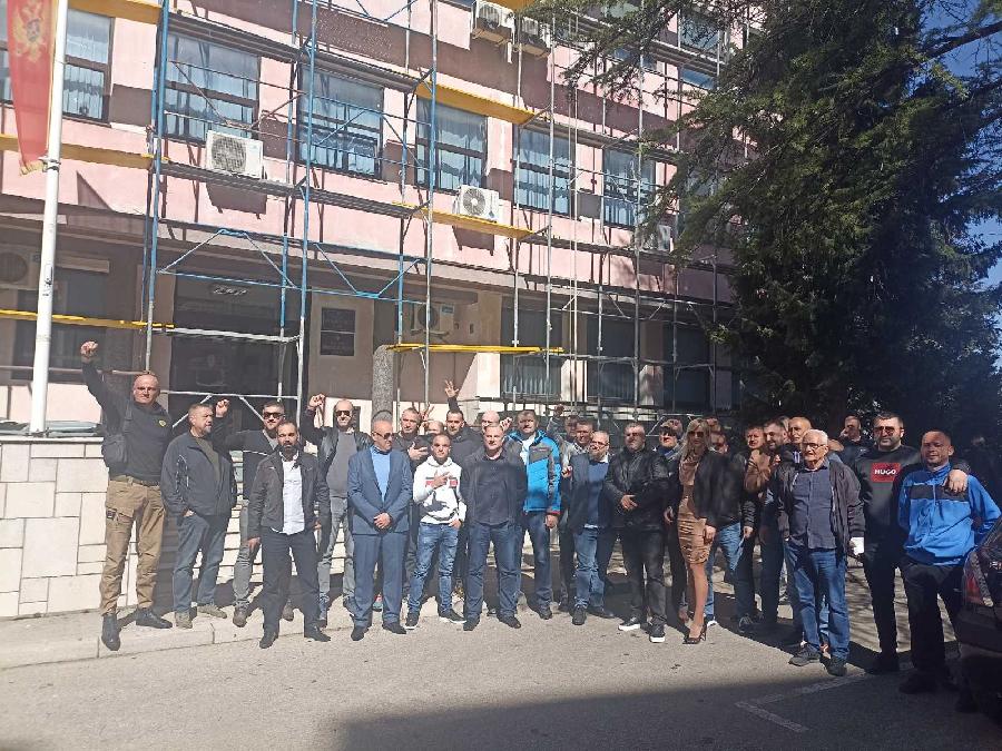 Odložen postupak protiv 35 lica zbog incidenta 13. jula – Đapić: Radi se o nastavku progona srpskog naroda, šta je sa onim koji su nas gađali kamenjem?